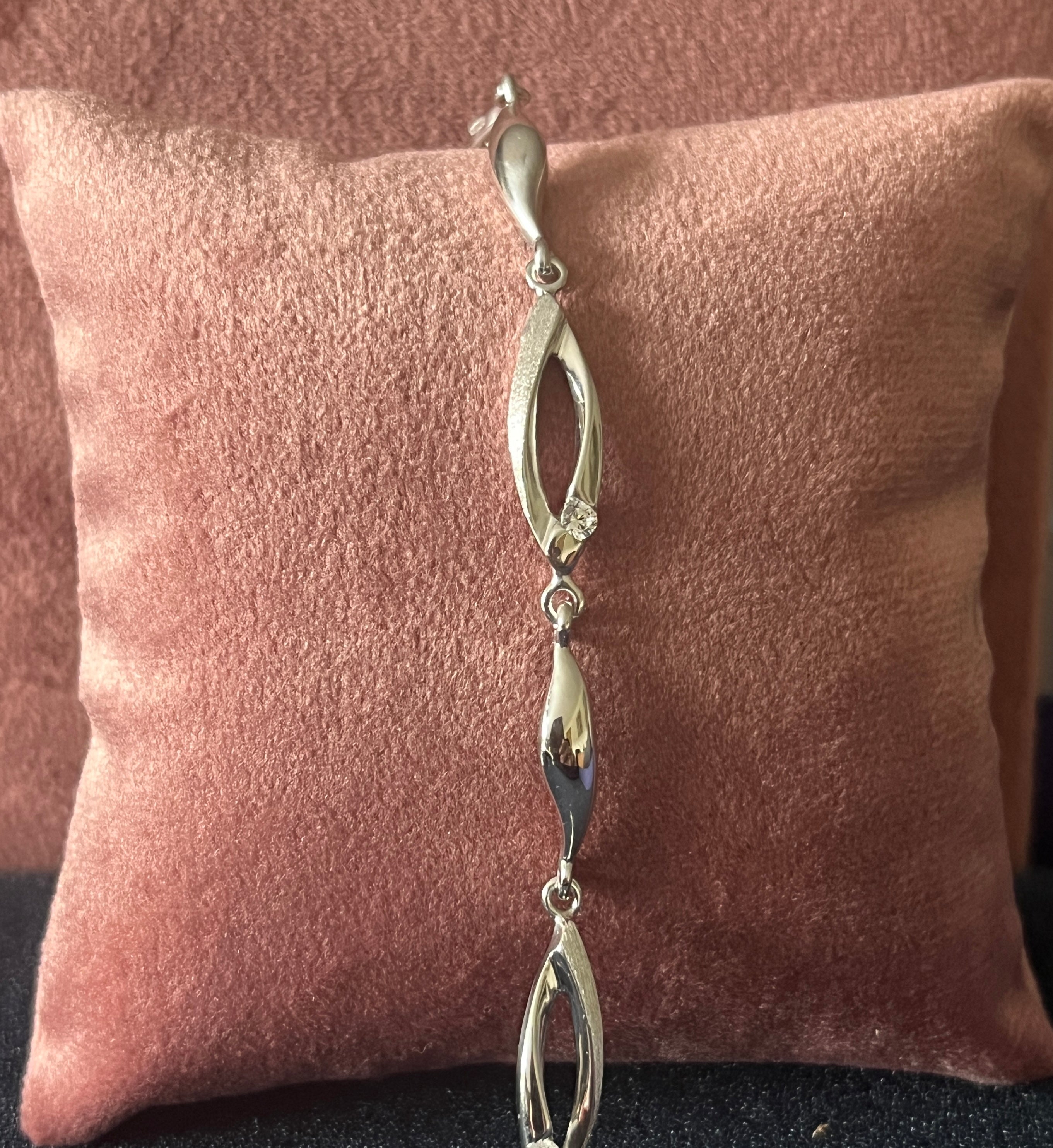 sølv armbånd med zirkoner sølv armbånd med zirkoner