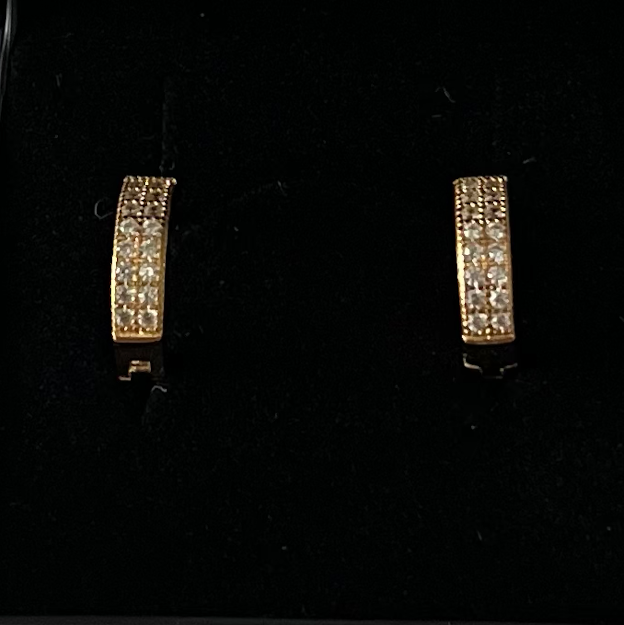 Elegante creoler med to rækker zirkoner Elegante creoler med to rækker zirkoner